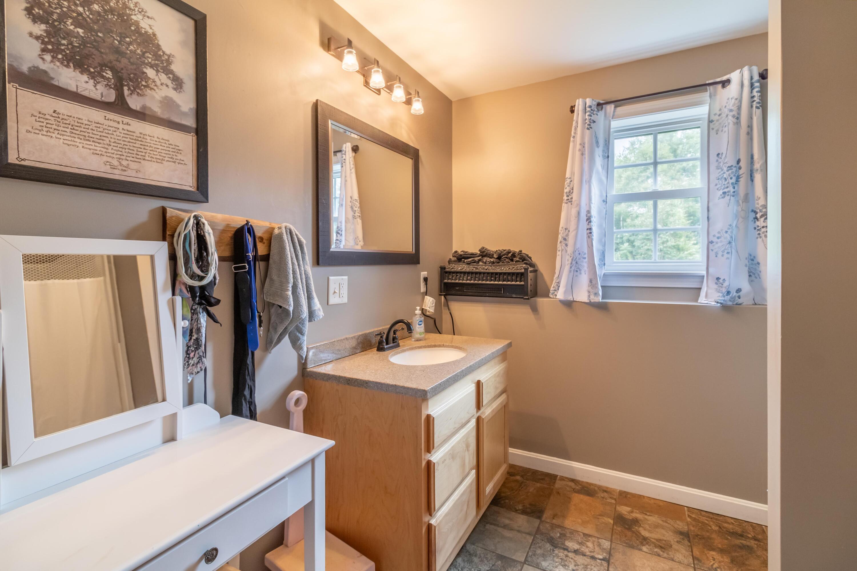 28 Carriage Drive Hermon, ME 04401 - Photo 47 of 64 28 Carriage Lane Interiors-7