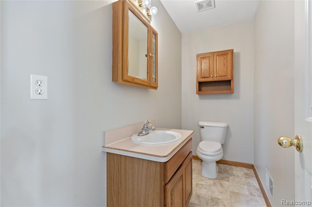 12172 Rynn Road Emmett, MI 48022 - Photo 12 of 38