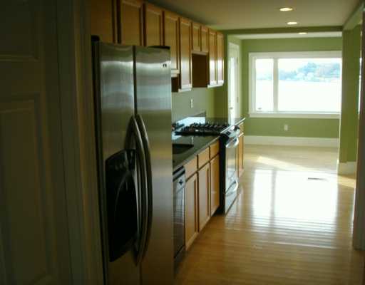 136 Riverside Drive, Unit 2 Tiverton, RI 02878 - Photo 5 of 8 Kitchen.