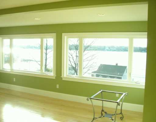 136 Riverside Drive, Unit 2 Tiverton, RI 02878 - Photo 6 of 8 Living Room.