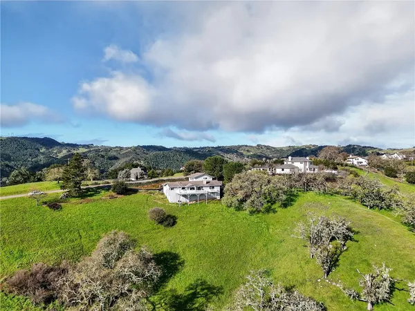 $999,900 | 11200 Santa Ana Road, Atascadero, CA 93422