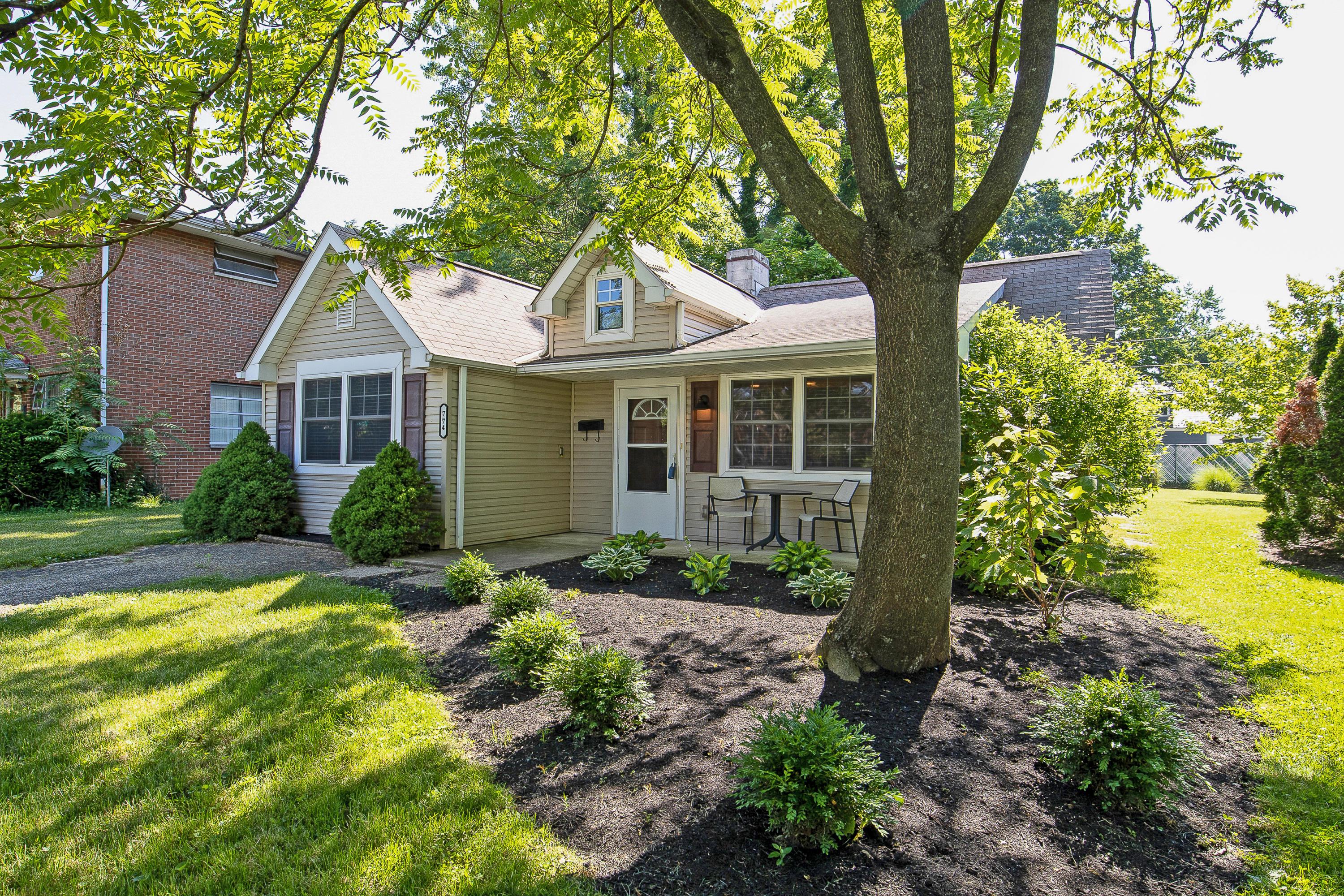 774 Kenwick Road Columbus, OH 43209 - Photo 2 of 27