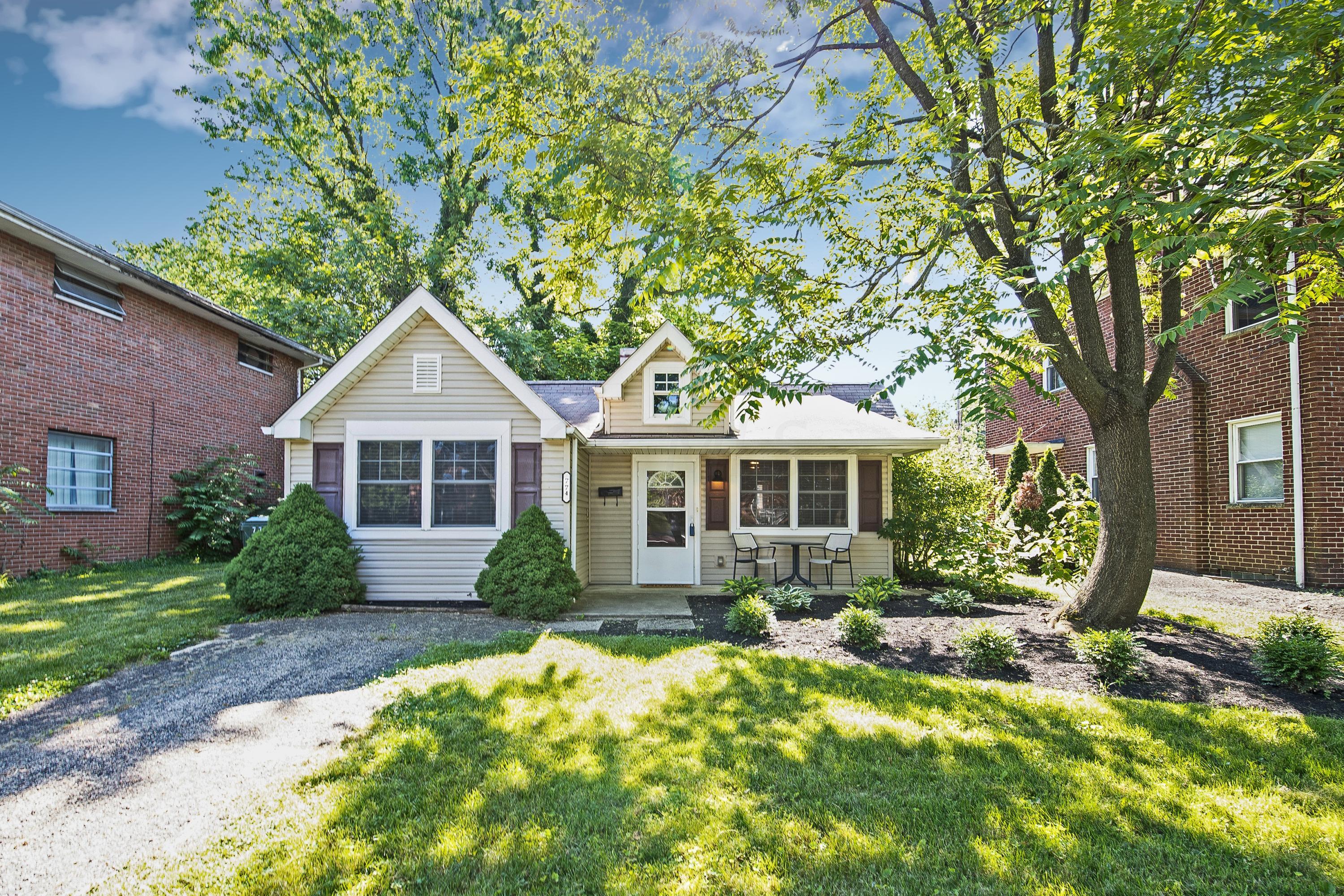 774 Kenwick Road Columbus, OH 43209 - Photo 3 of 27