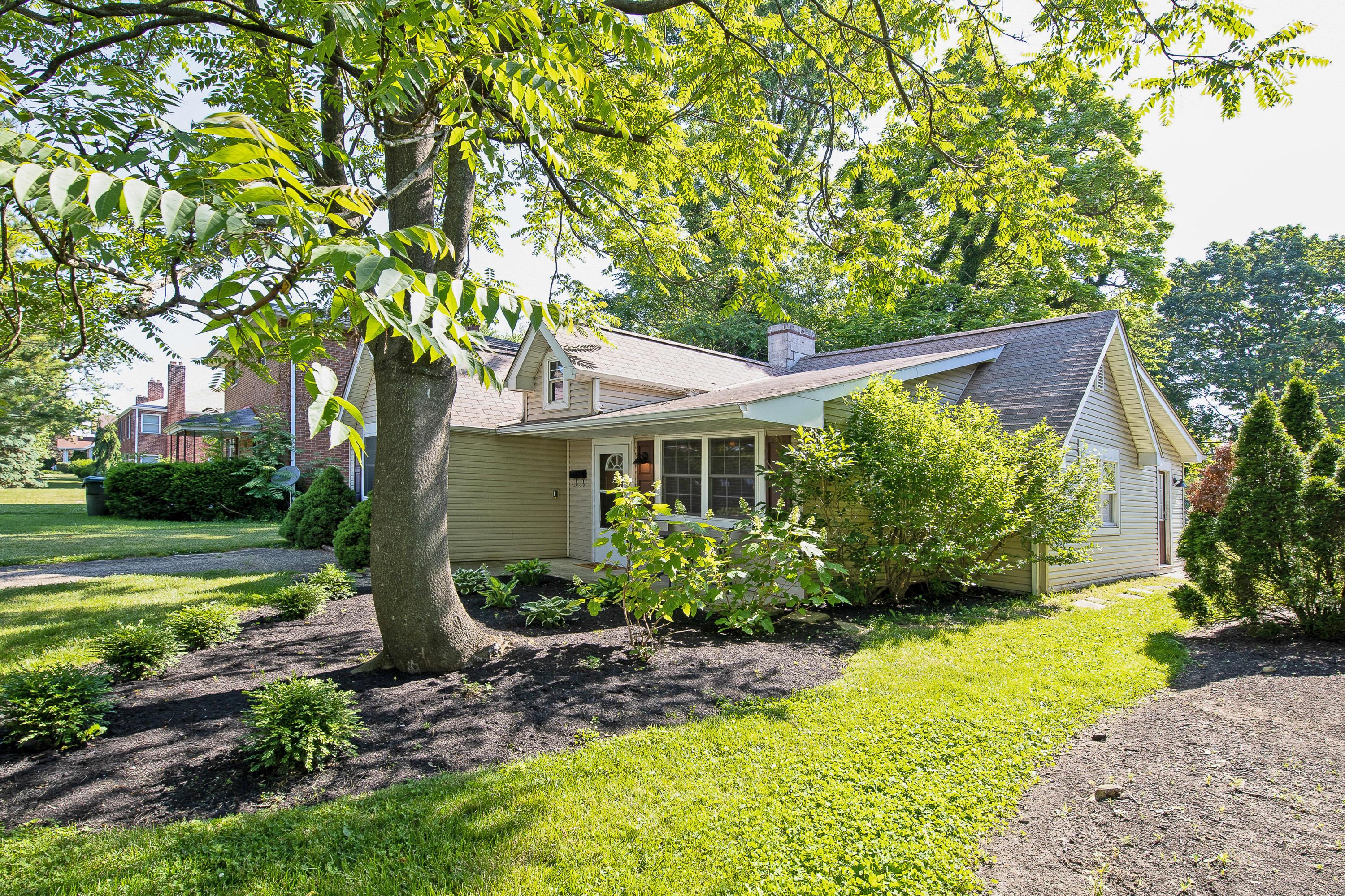 774 Kenwick Road Columbus, OH 43209 - Photo 5 of 27