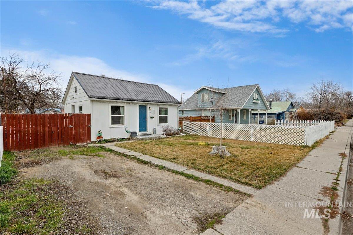 347 Polk Street Twin Falls, ID 83301 - Photo 3 of 25 View of front of home with a metal roof