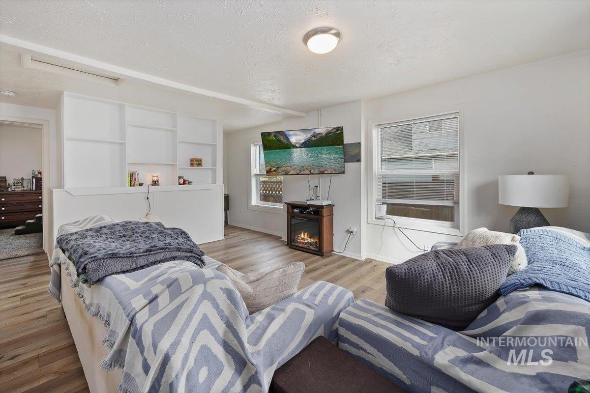 347 Polk Street Twin Falls, ID 83301 - Photo 6 of 25 Living area featuring a textured ceiling, light wood finished floors, and built in features