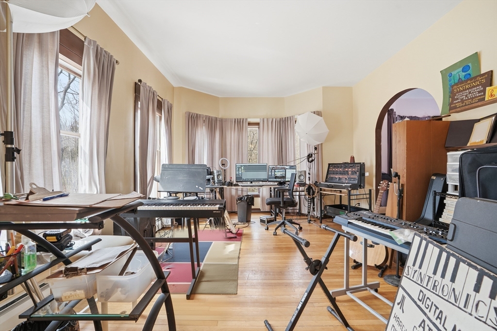 43 Flagg Road Southborough, MA 01772 - Photo 6 of 42 Gallery Image 6