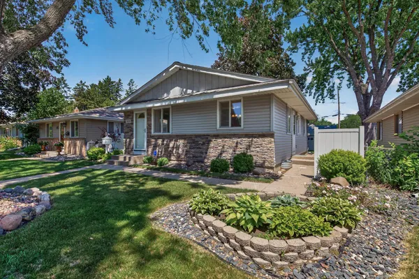 $300,000 | 1619 East McLean Avenue, St. Paul, MN 55106