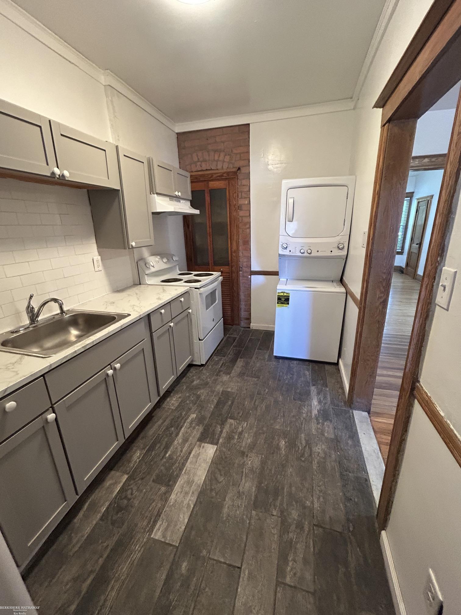 4766 Commonwealth Street Detroit, MI 48208 - Photo 5 of 23 50209809-f8f1972e-165a-447b-bbbf-b1ca184dca7a.JPG