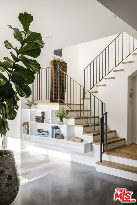 461 West Rustic Road Santa Monica, CA 90402 - Photo 12 of 31 a view of entryway and hall