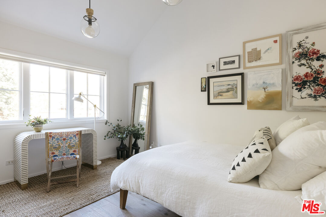 461 West Rustic Road Santa Monica, CA 90402 - Photo 21 of 31 a bedroom with a bed and a couch