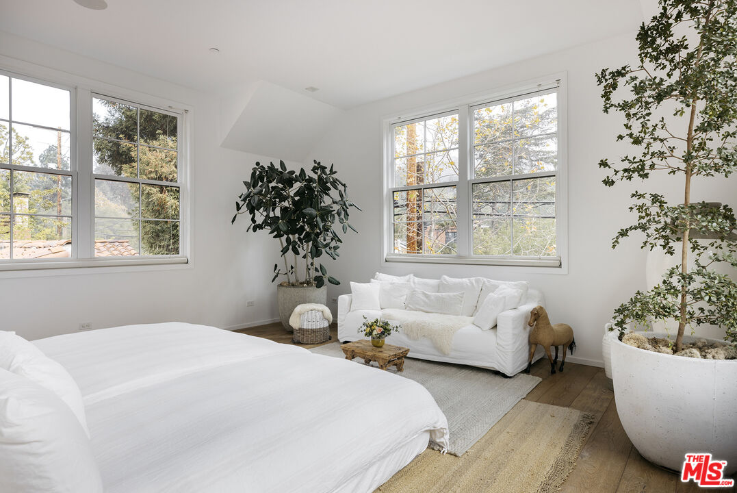 461 West Rustic Road Santa Monica, CA 90402 - Photo 23 of 31 a bedroom with bed couch and window