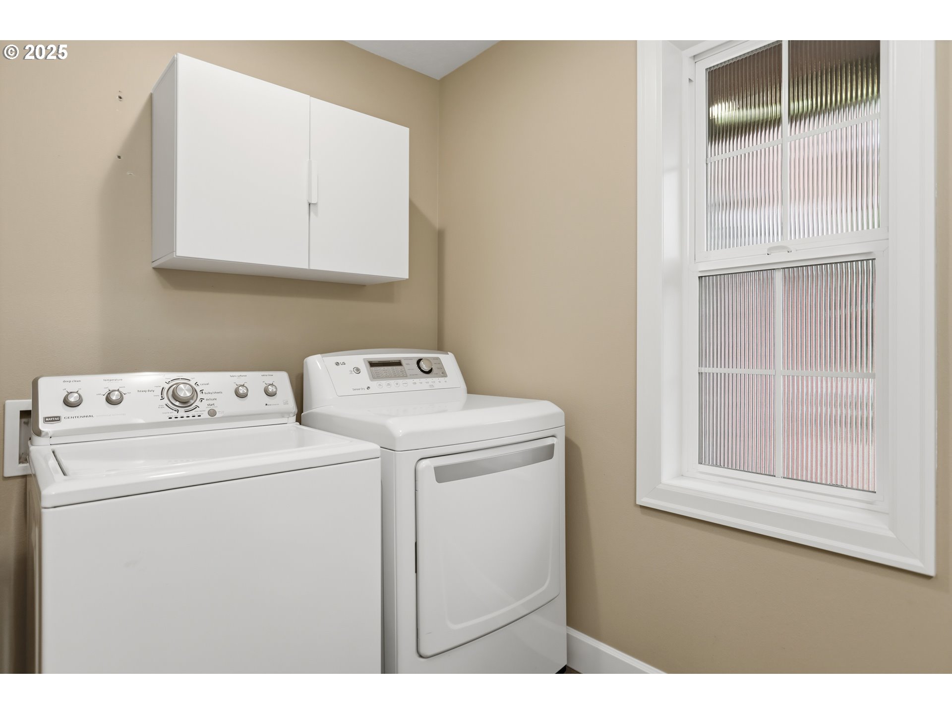 602 Frankton Road Hood River, OR 97031 - Photo 22 of 47 a utility room with dryer and washer