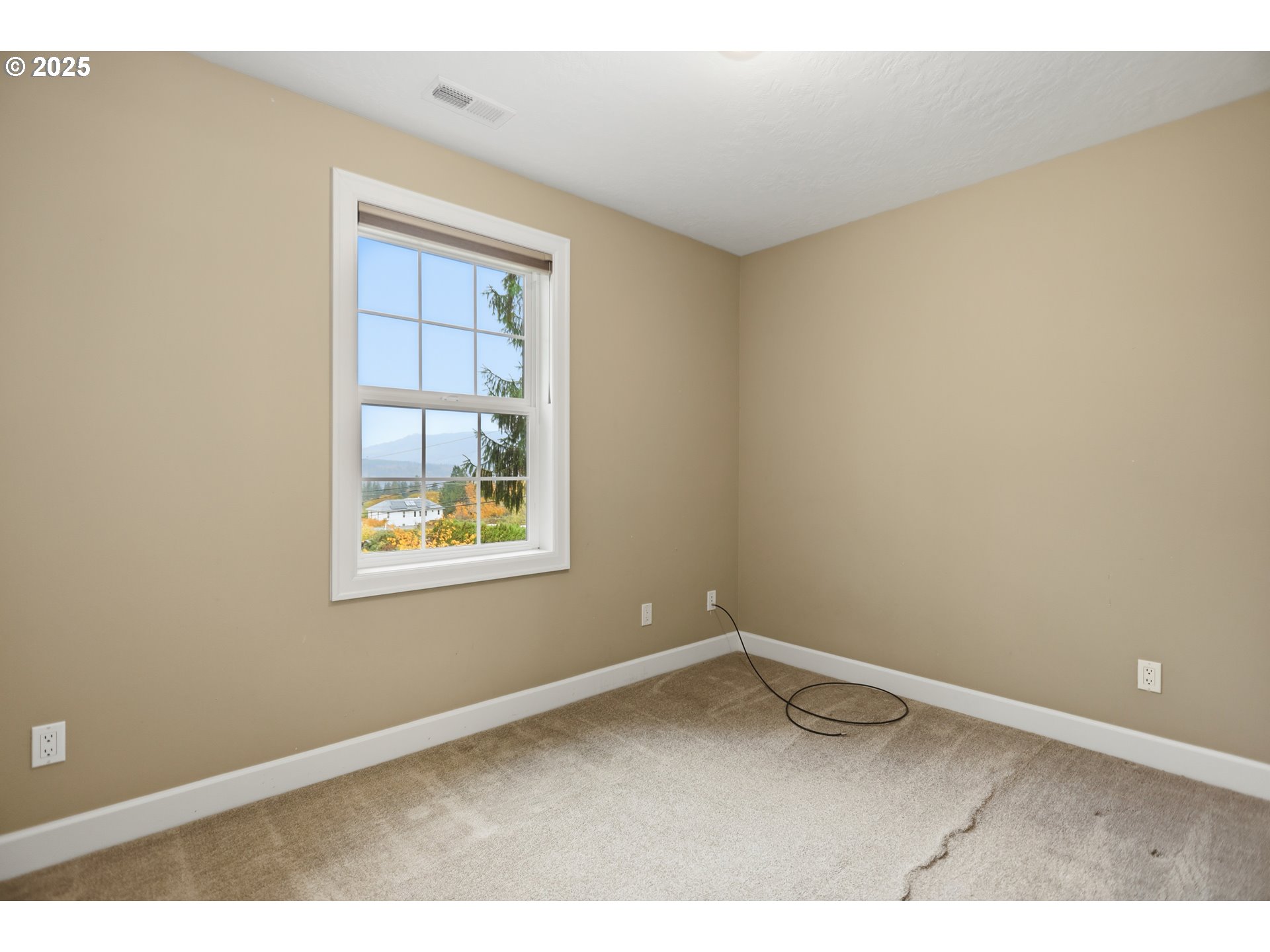 602 Frankton Road Hood River, OR 97031 - Photo 26 of 47 a view of an empty room with a window
