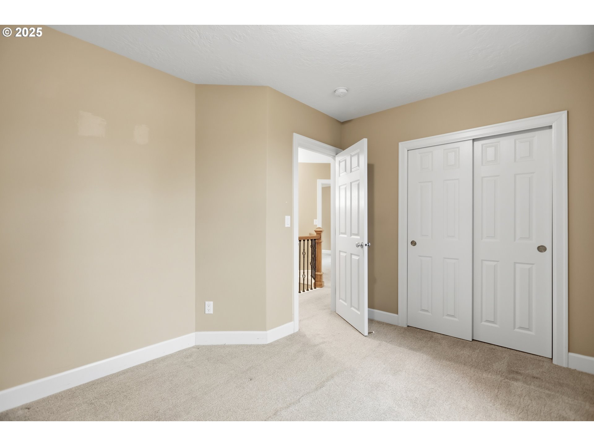602 Frankton Road Hood River, OR 97031 - Photo 27 of 47 a view of an empty room