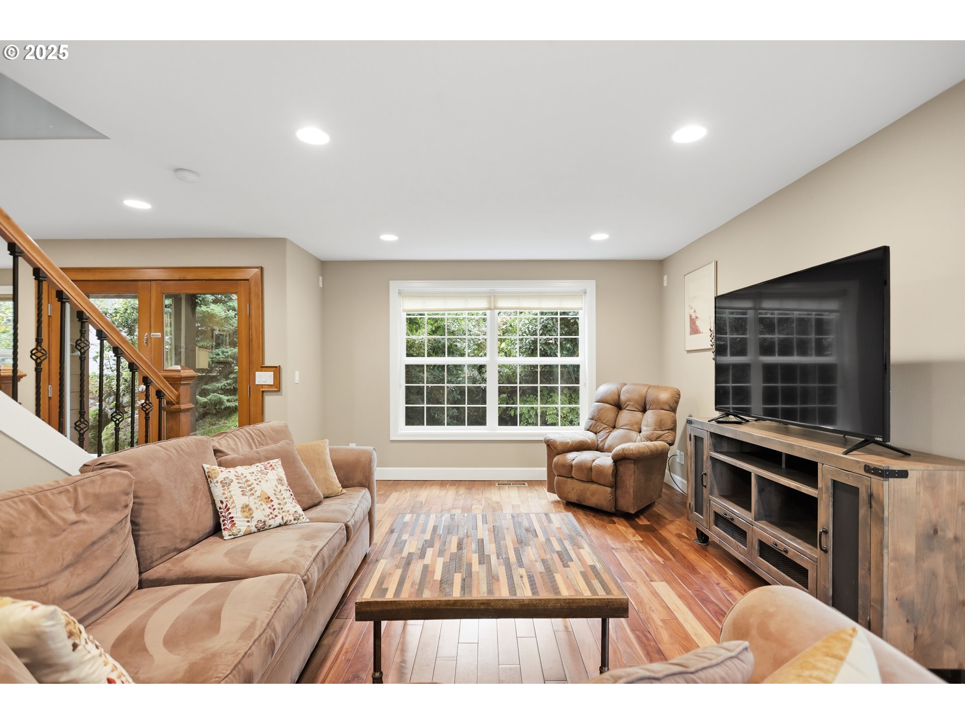 602 Frankton Road Hood River, OR 97031 - Photo 3 of 47 a living room with furniture and a flat screen tv
