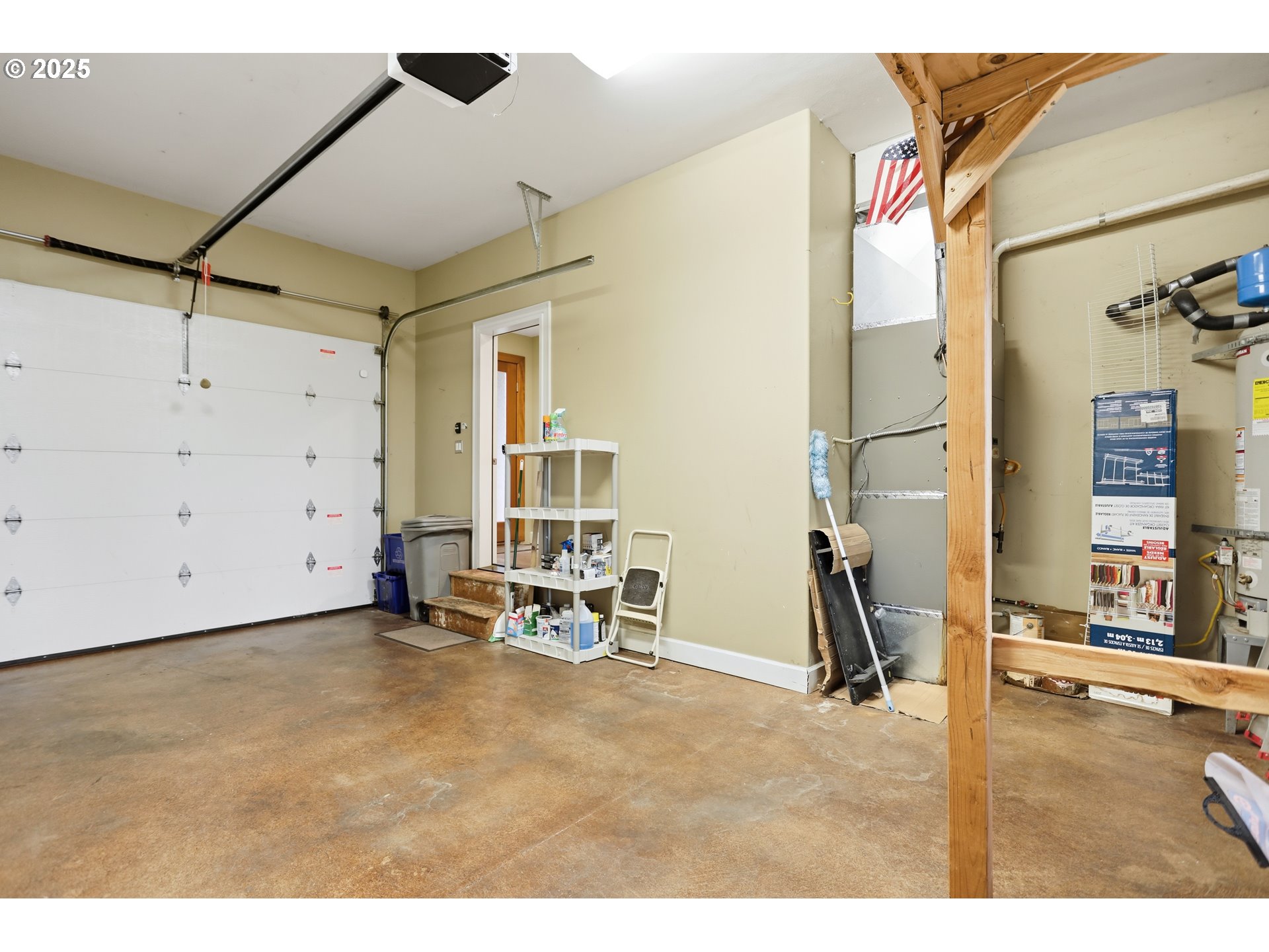 602 Frankton Road Hood River, OR 97031 - Photo 31 of 47 a view of a room with gym equipment