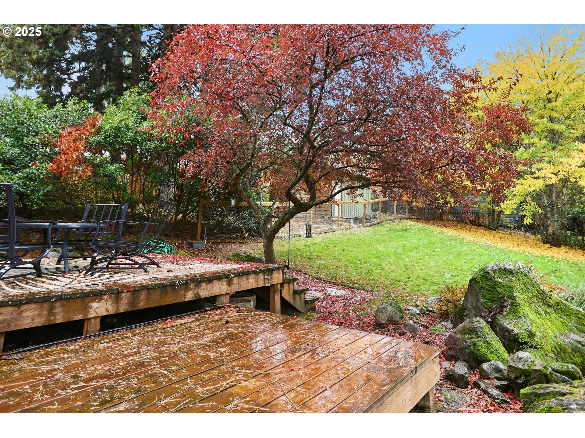 602 Frankton Road Hood River, OR 97031 - Photo 40 of 47 a view of a ocean with a swimming pool