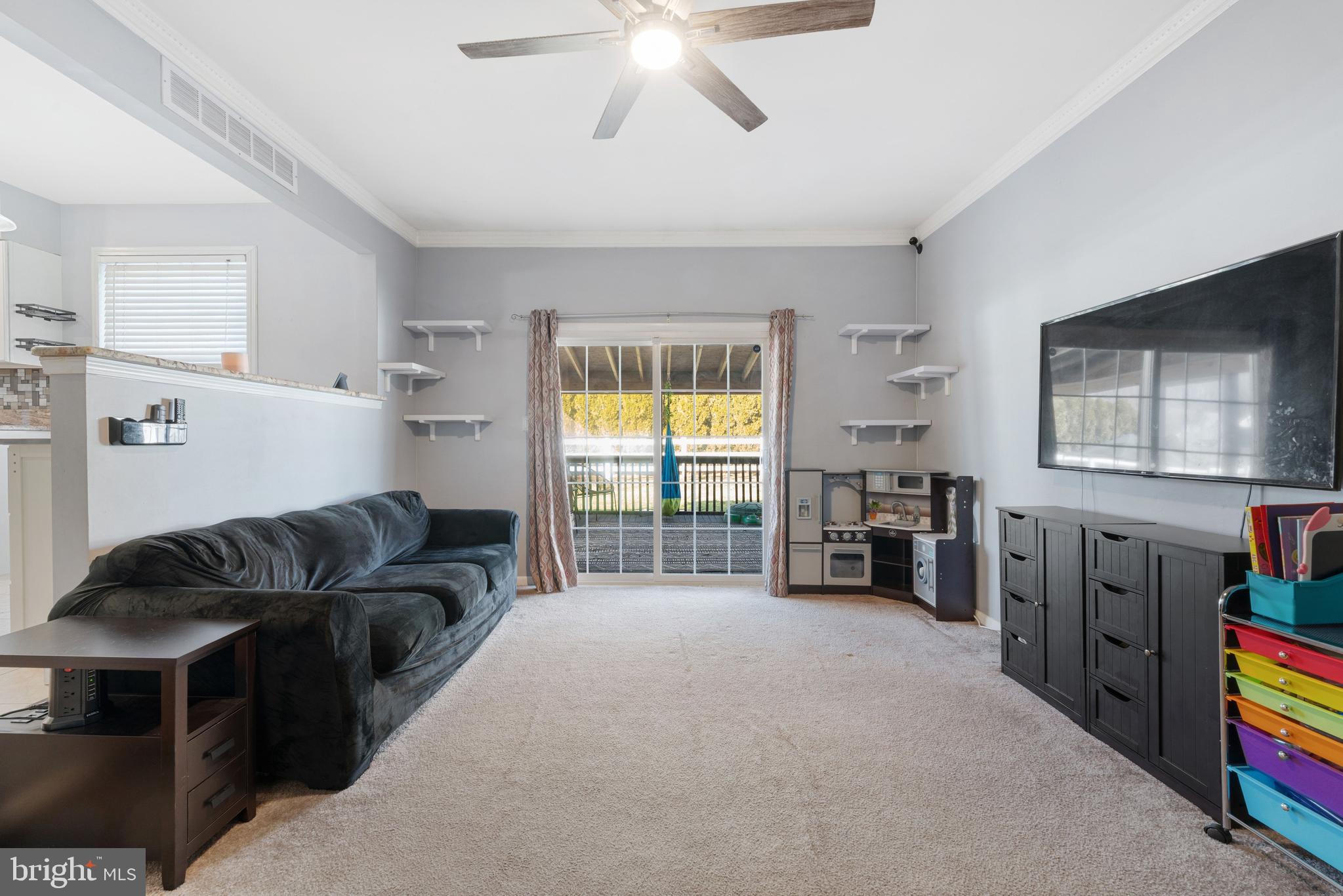 Family Room opens to enclosed orch
