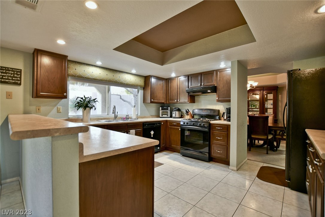 7 Reyburn Drive Henderson, NV 89074 - Photo 12 of 35