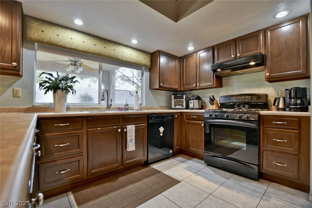 7 Reyburn Drive Henderson, NV 89074 - Photo 13 of 35