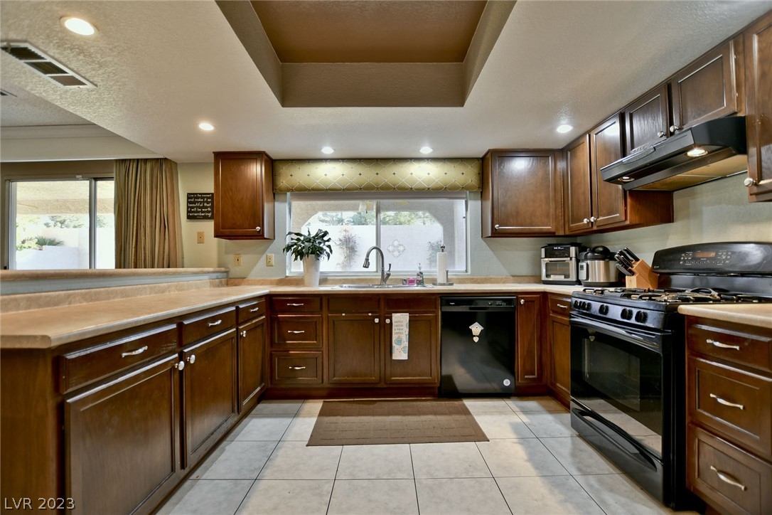 7 Reyburn Drive Henderson, NV 89074 - Photo 14 of 35