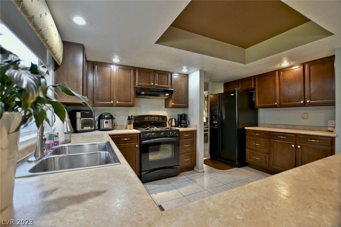 7 Reyburn Drive Henderson, NV 89074 - Photo 15 of 35