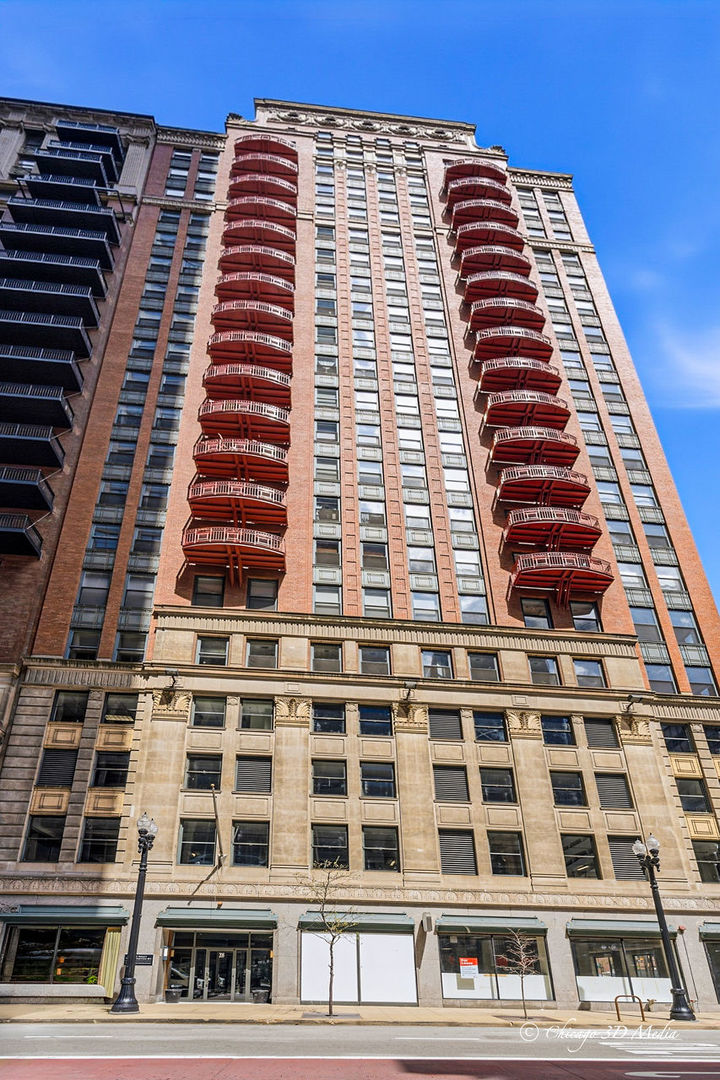 208 West Washington Street, Unit 1007 Chicago, IL 60606 - Photo 1 of 18 a front view of a building