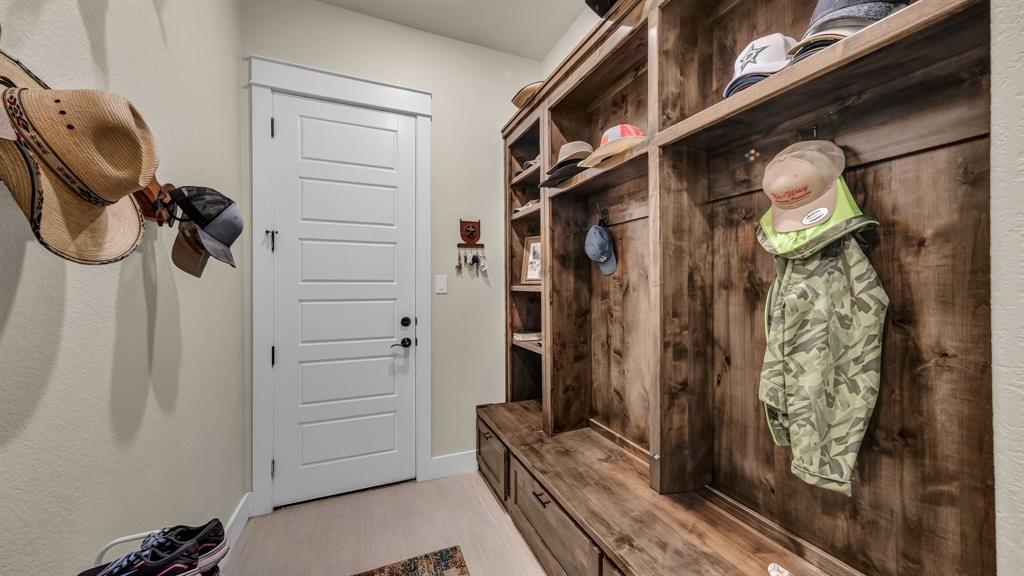 1320 Post Oak Road Gordon, TX 76453 - Photo 24 of 40 Mudroom featuring baseboards