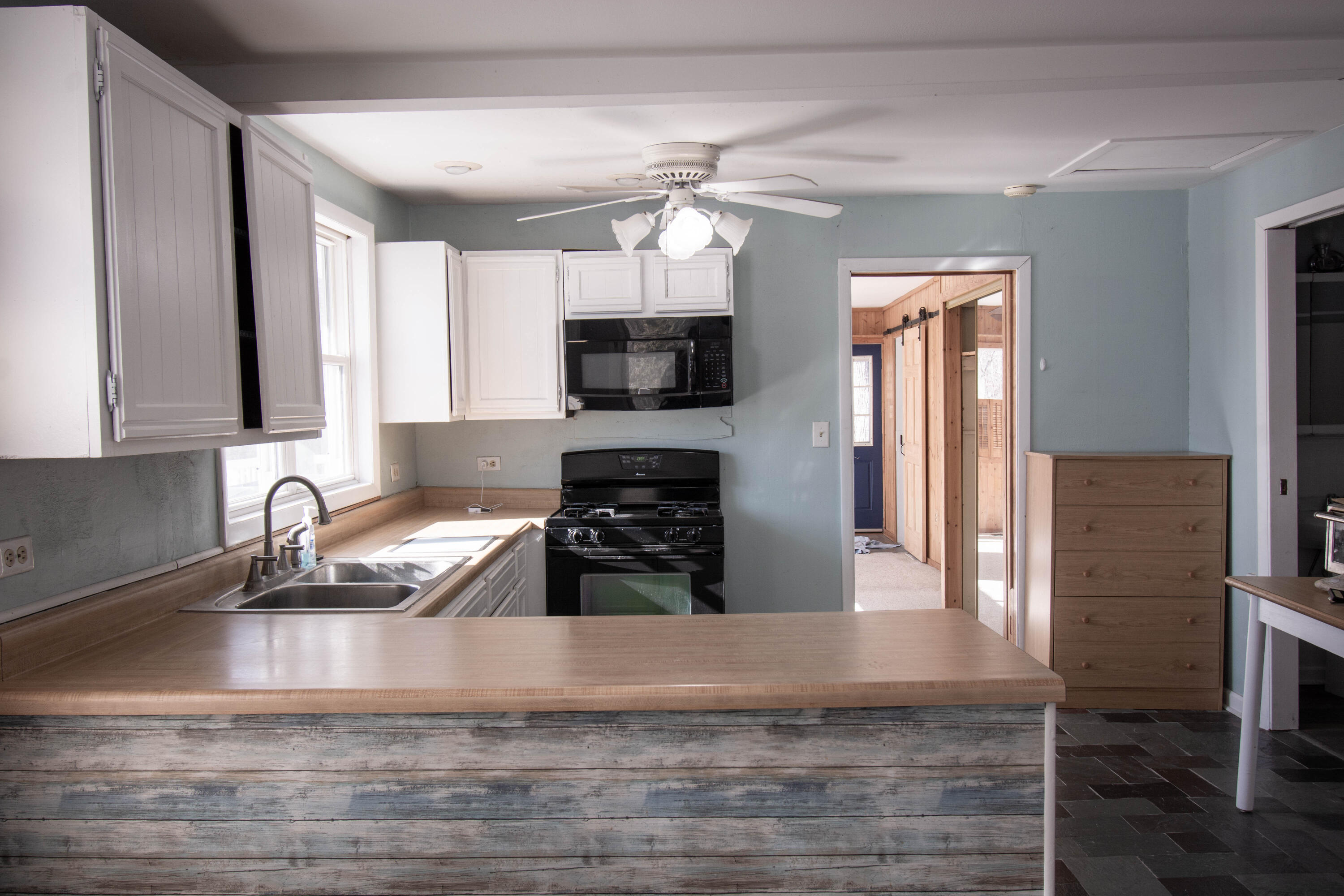 N3220 Acacia Road Geneva, WI 53147 - Photo 9 of 27 Kitchen