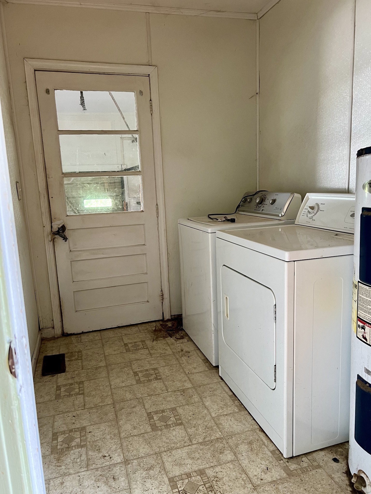 250 Chipman Road Bethpage, TN 37022 - Photo 18 of 32 a view of storage and utility room with washer and dryer