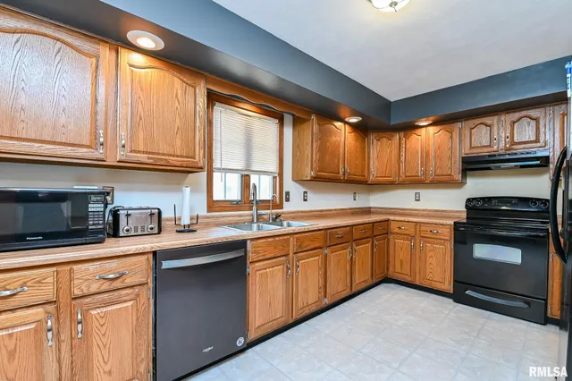 $249,999 | 705 Crestview Drive, Metamora, IL 61548