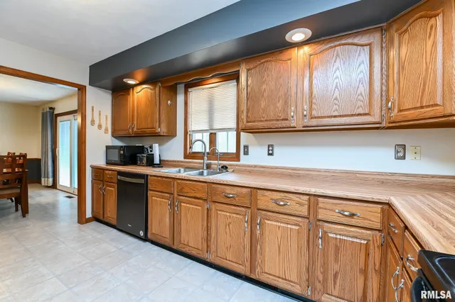 $249,999 | 705 Crestview Drive, Metamora, IL 61548