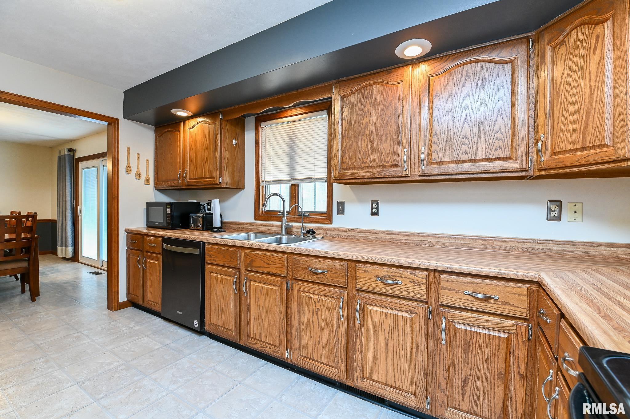 705 Crestview Drive Metamora, IL 61548 - Photo 15 of 36