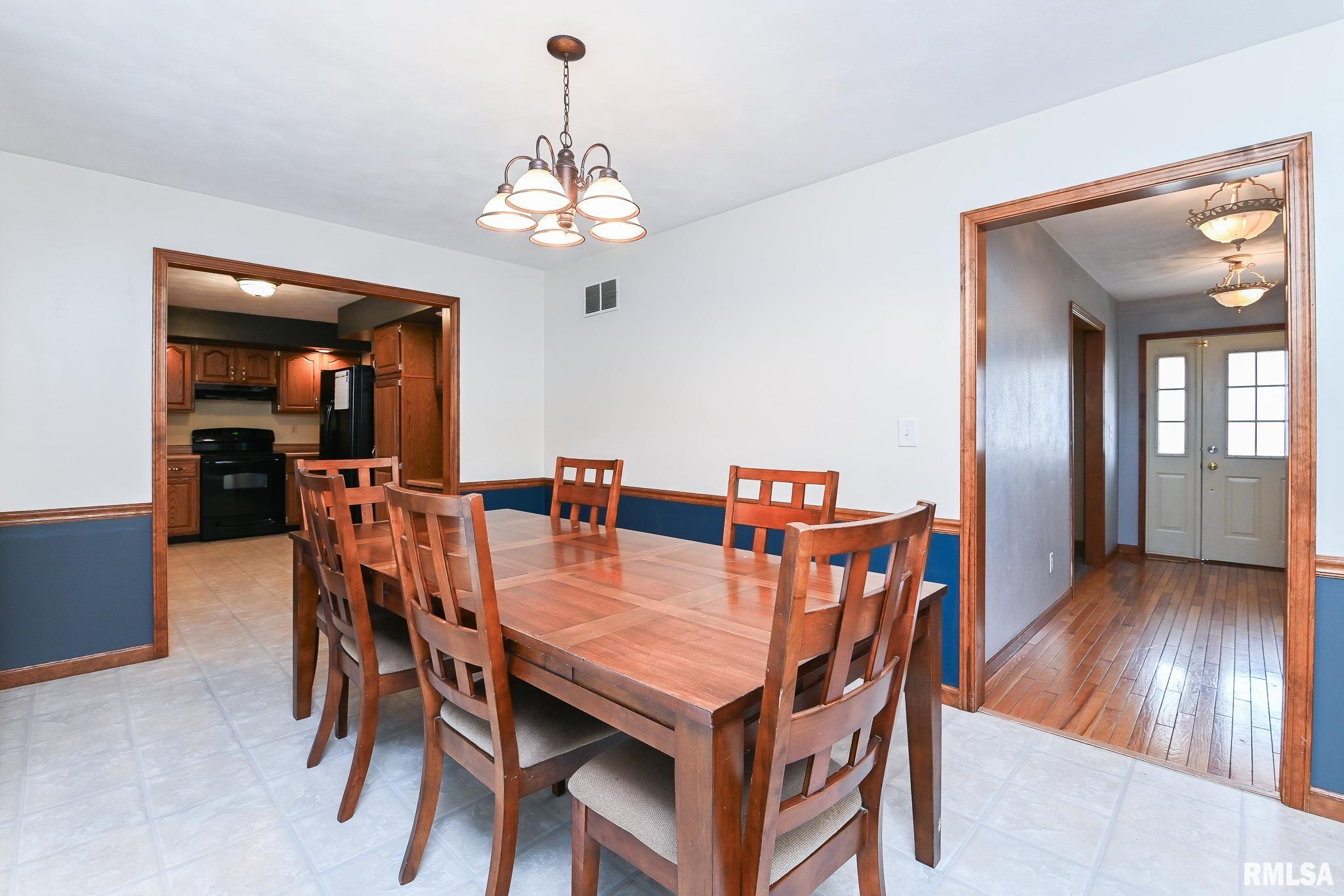 705 Crestview Drive Metamora, IL 61548 - Photo 2 of 36