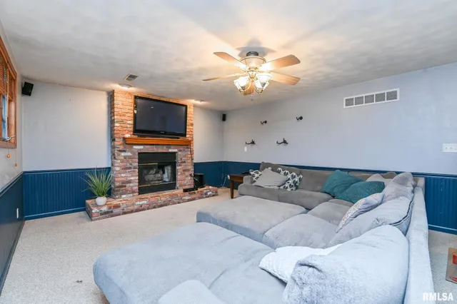 $249,999 | 705 Crestview Drive, Metamora, IL 61548