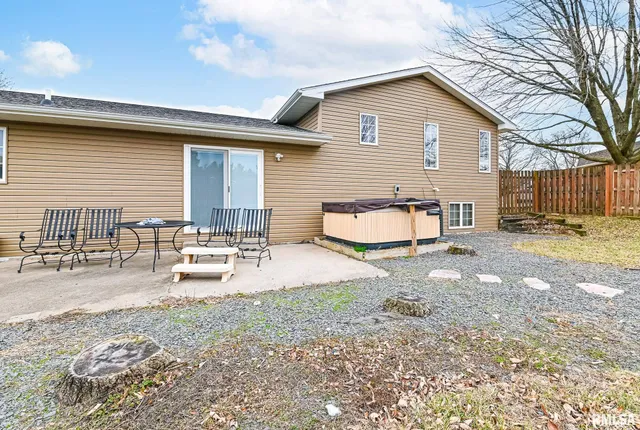 $249,999 | 705 Crestview Drive, Metamora, IL 61548