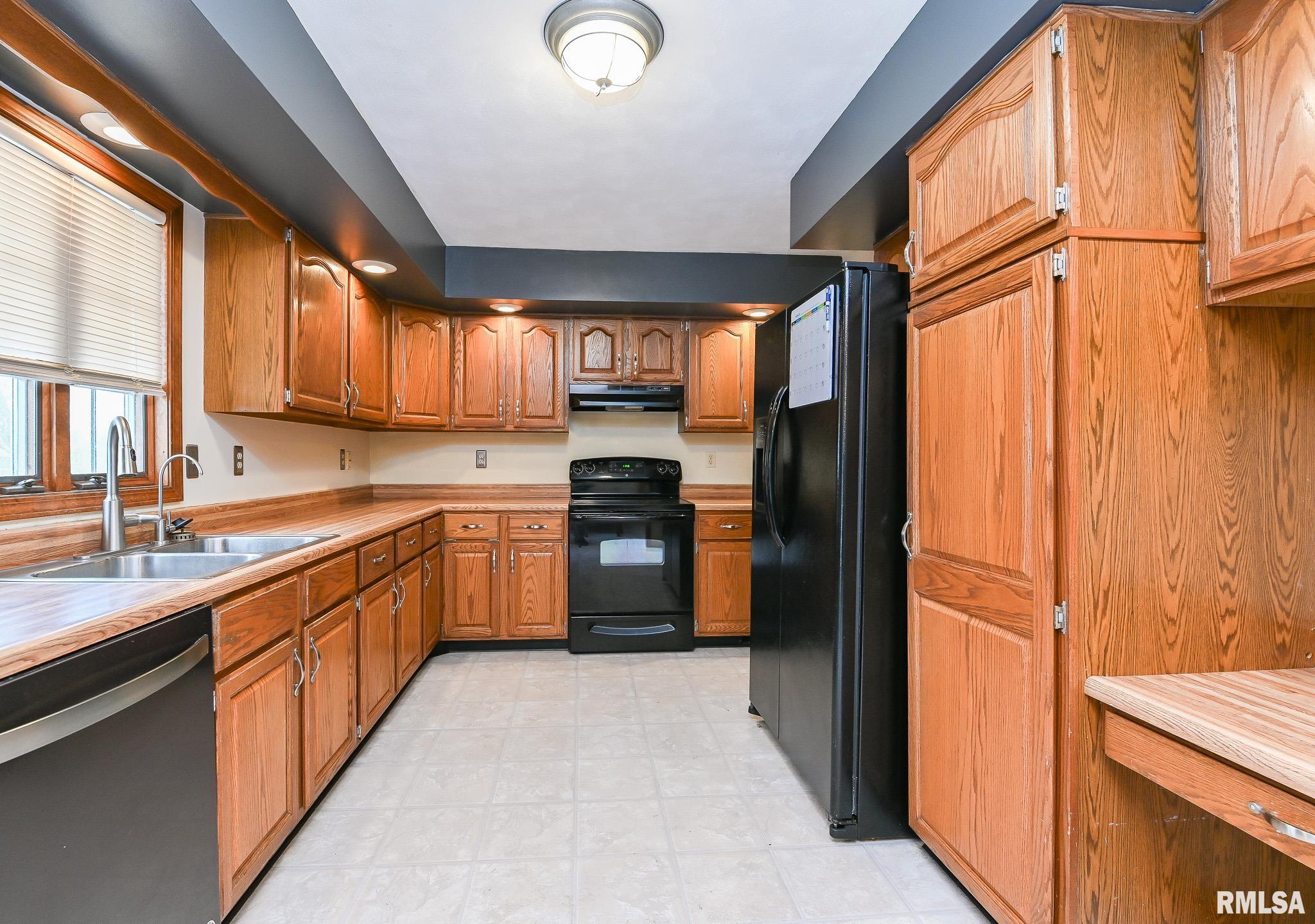 705 Crestview Drive Metamora, IL 61548 - Photo 4 of 36