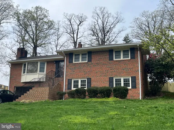 $949,000 | 5908 Bush Hill Drive, Alexandria, VA 22310