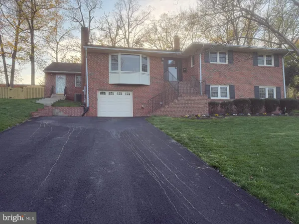 $949,000 | 5908 Bush Hill Drive, Alexandria, VA 22310