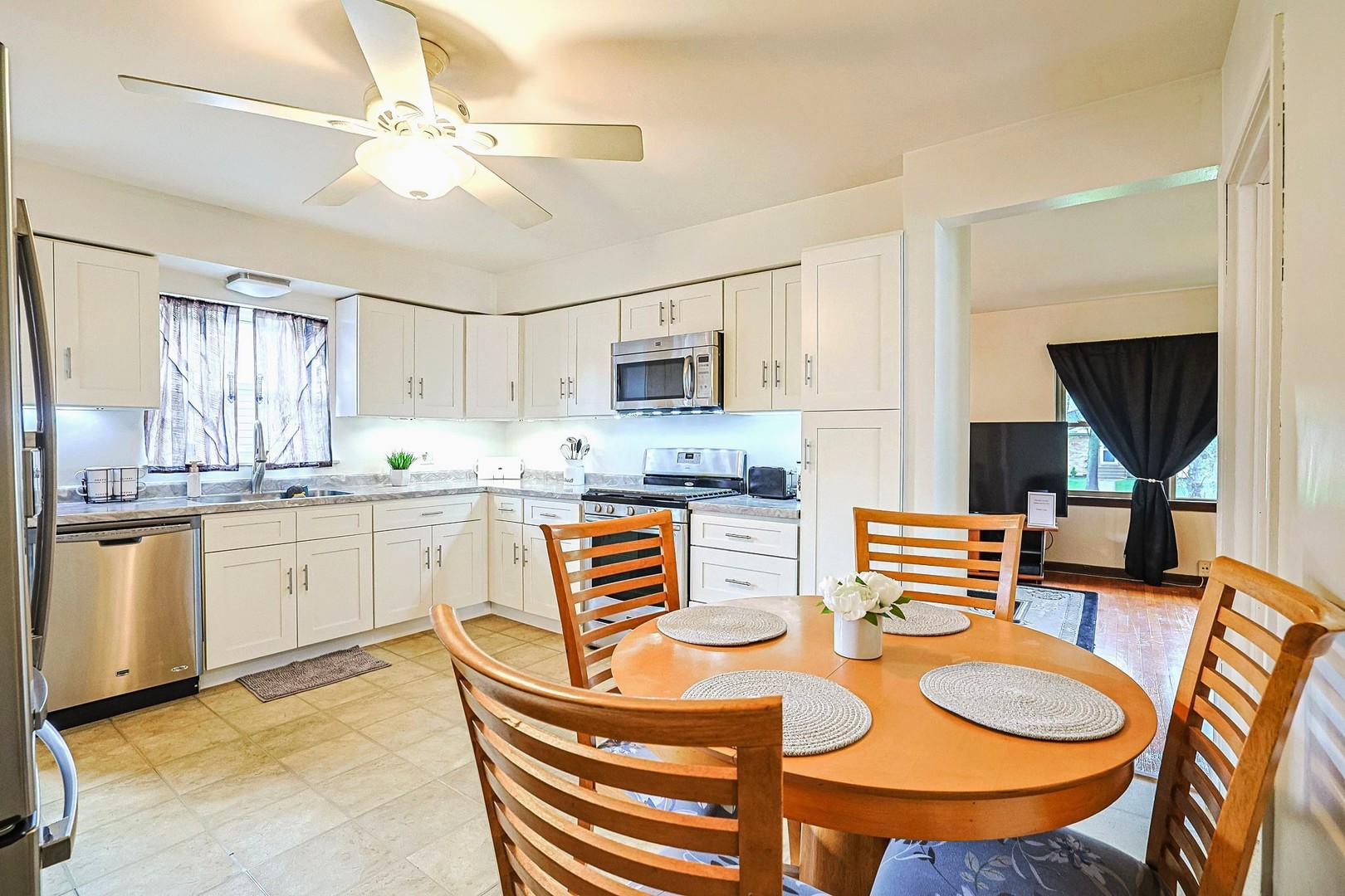 122 North Addison Road Villa Park, IL 60181 - Photo 3 of 21 Gallery Image 3