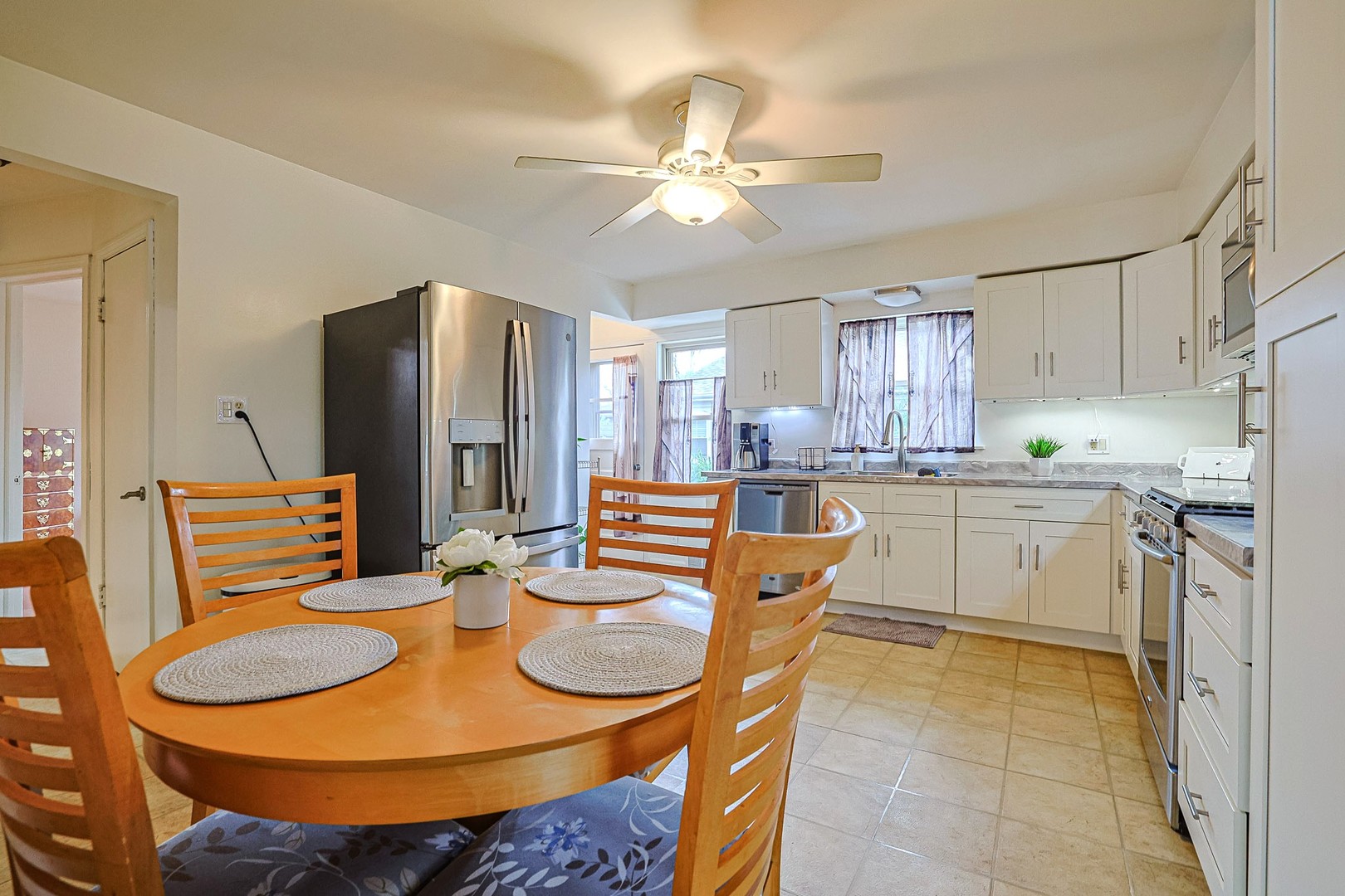 122 North Addison Road Villa Park, IL 60181 - Photo 6 of 21 Gallery Image 6