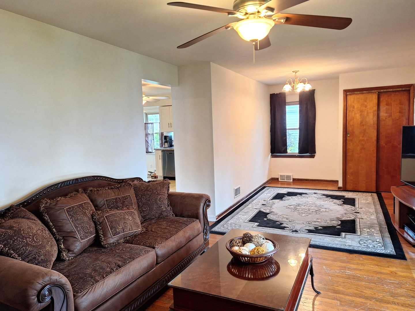 122 North Addison Road Villa Park, IL 60181 - Photo 8 of 21 Gallery Image 8