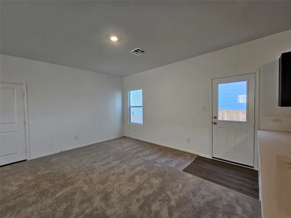 $1,645 | 856 Rancho Del Cielo Loop, Jarrell, TX 76537