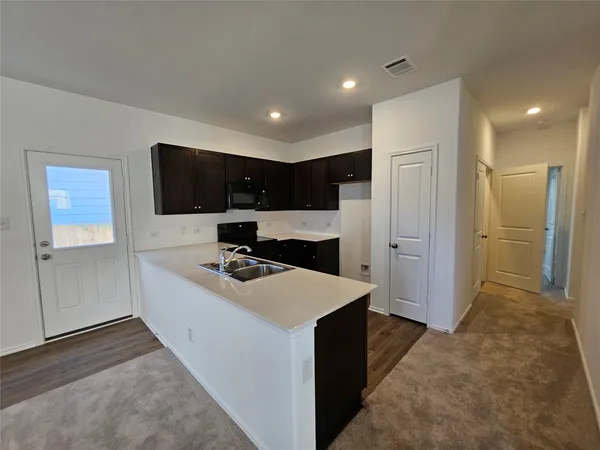 $1,645 | 856 Rancho Del Cielo Loop, Jarrell, TX 76537