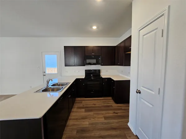 $1,645 | 856 Rancho Del Cielo Loop, Jarrell, TX 76537