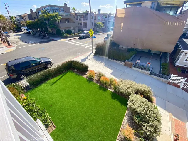 $10,000 | 233 6th Street, Manhattan Beach, CA 90266