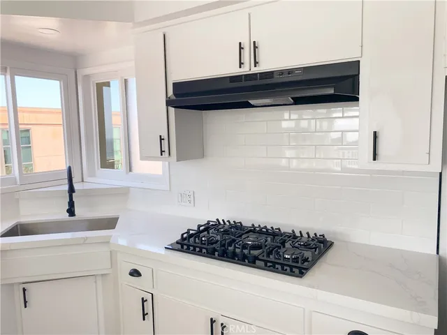 $10,000 | 233 6th Street, Manhattan Beach, CA 90266