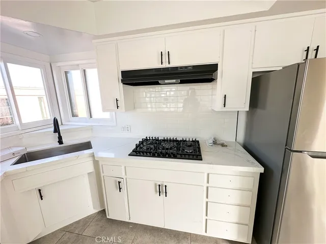 $10,000 | 233 6th Street, Manhattan Beach, CA 90266