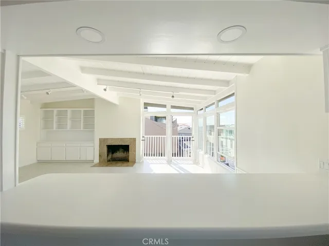 $10,000 | 233 6th Street, Manhattan Beach, CA 90266